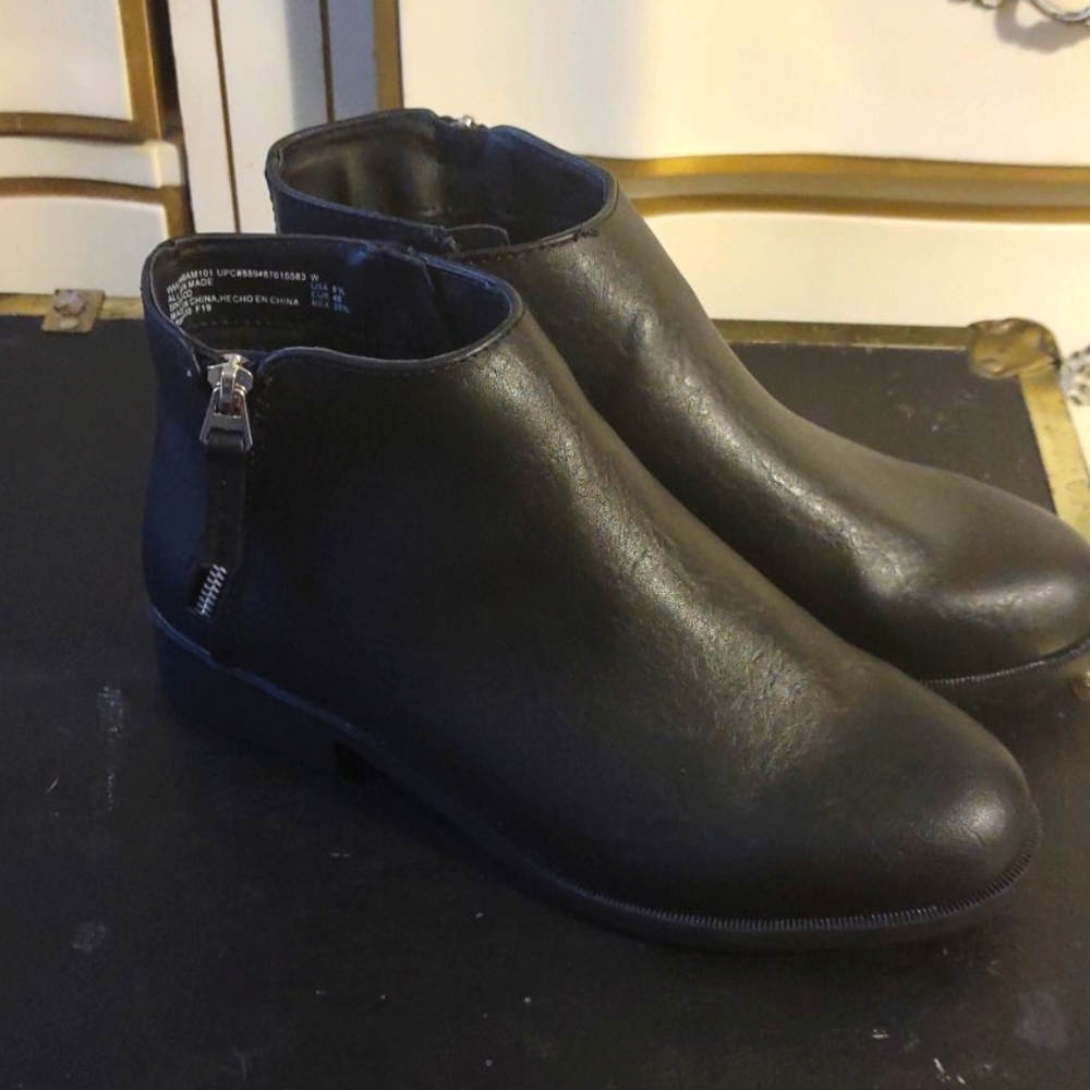 Cute black boots